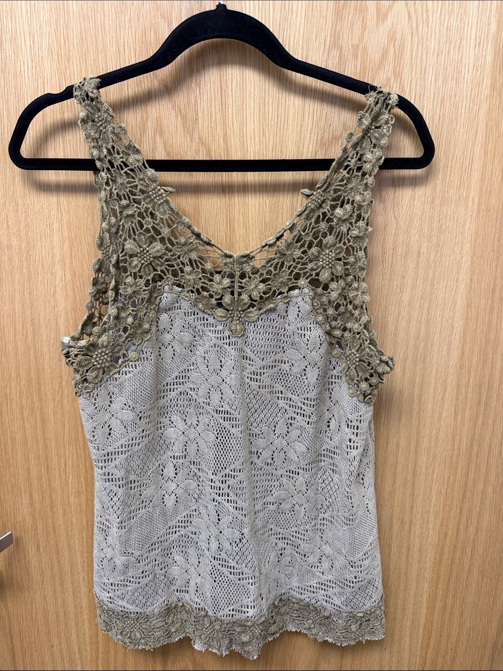 Gimmicks BKE Y2K Boho Tan Crochet Lace Button-Front Camisole with Cream Lace - Picture 5 of 9